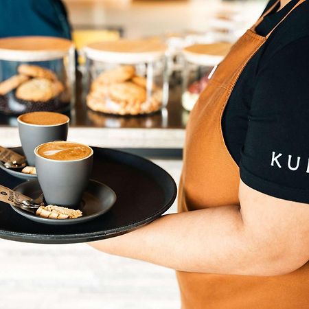 Pullman Auckland Airport Hotel Bagian luar foto A server holding a tray of coffee