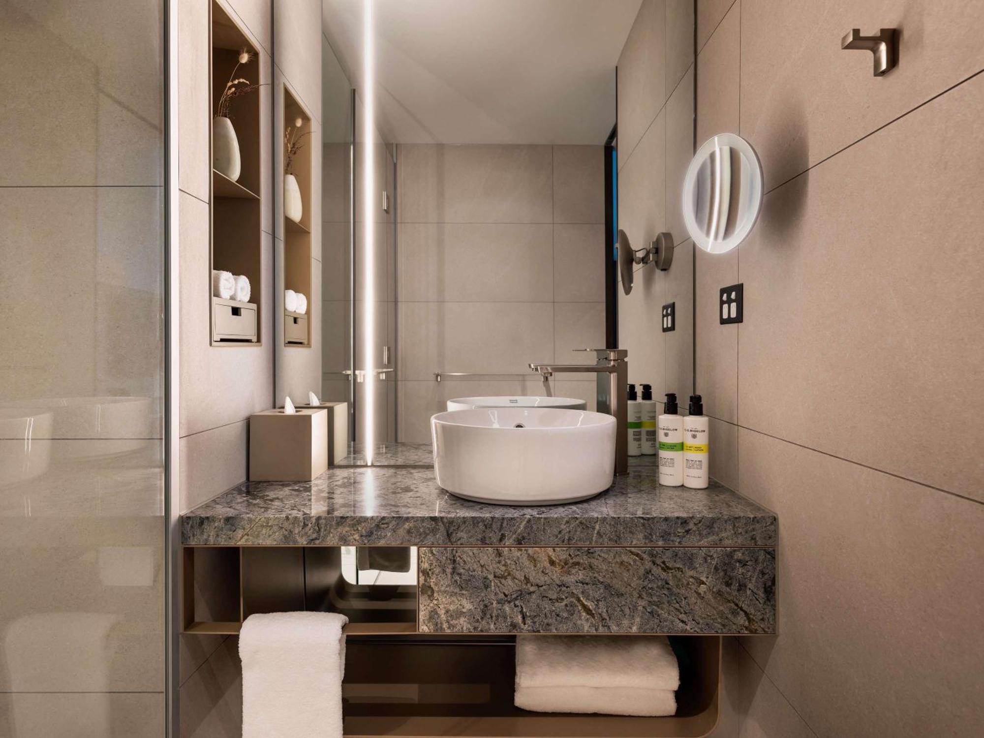 Pullman Auckland Airport Hotel Bagian luar foto Bathroom
