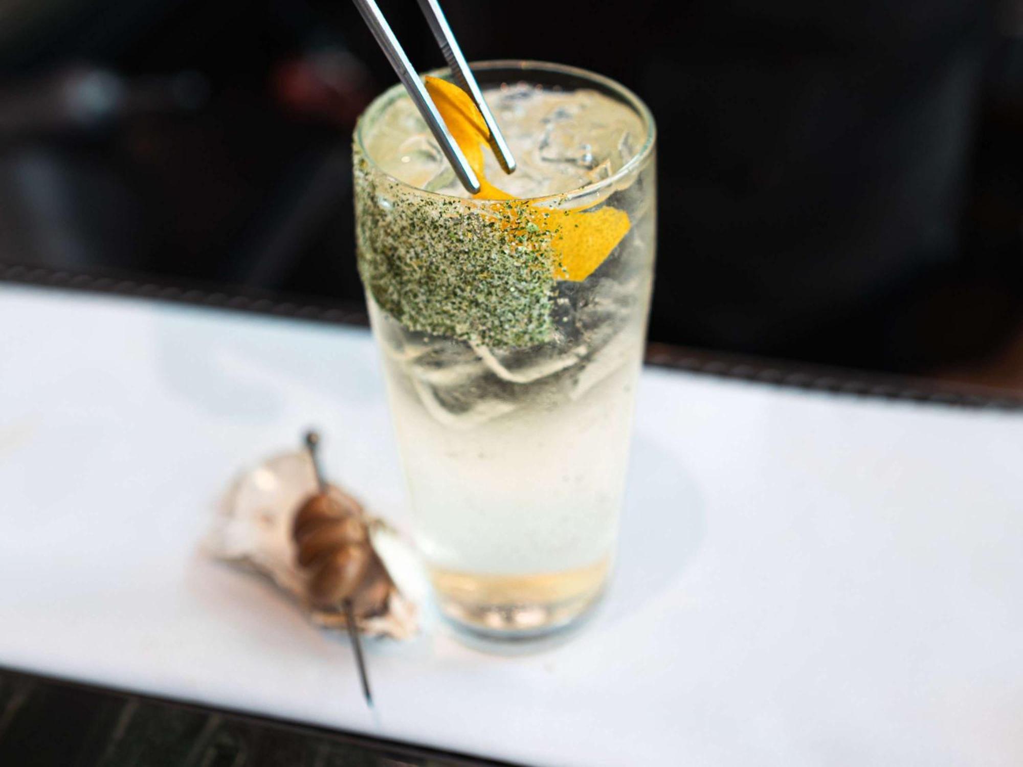 Pullman Auckland Airport Hotel Bagian luar foto A French 75