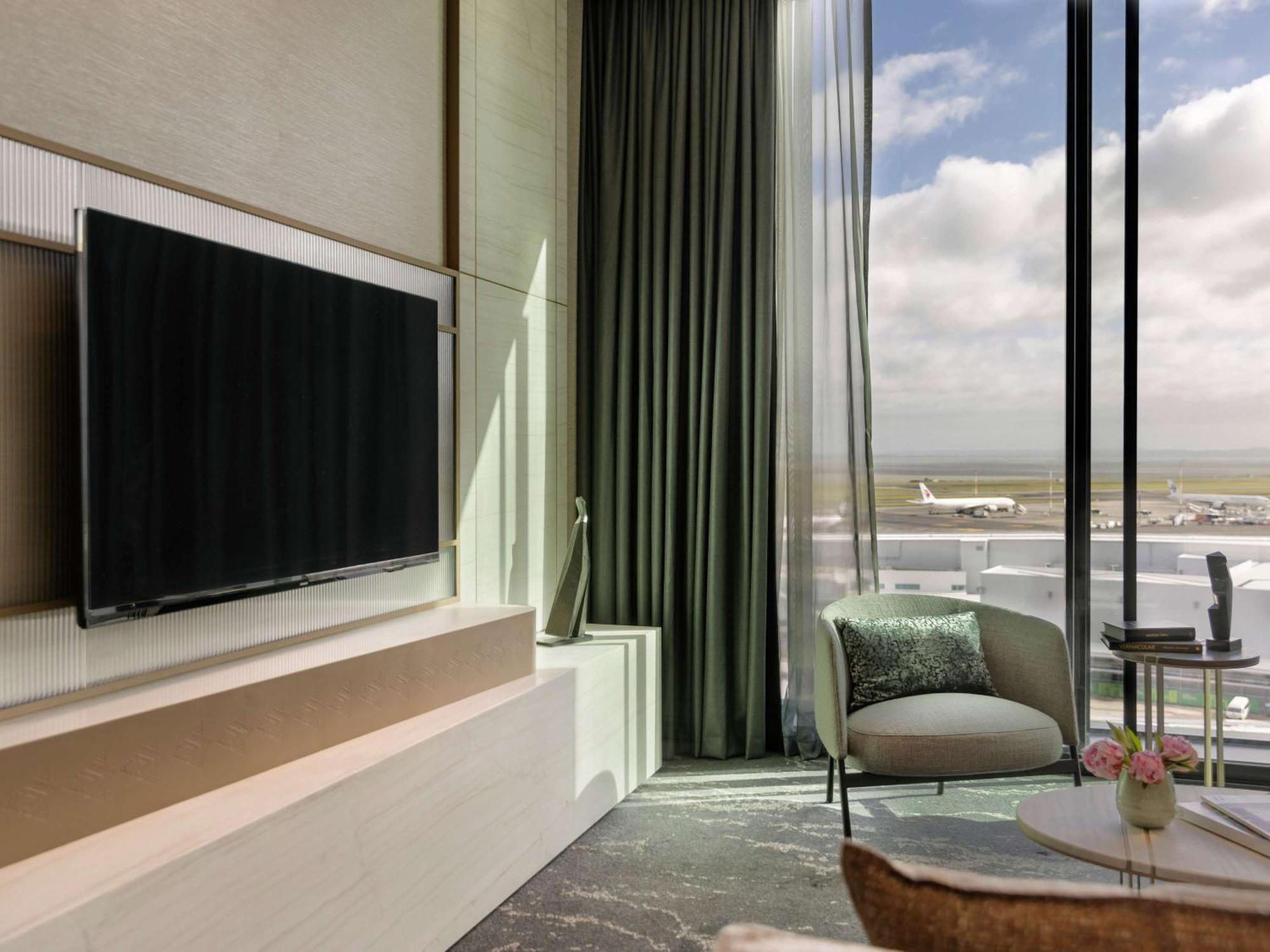Pullman Auckland Airport Hotel Bagian luar foto A room at the hotel