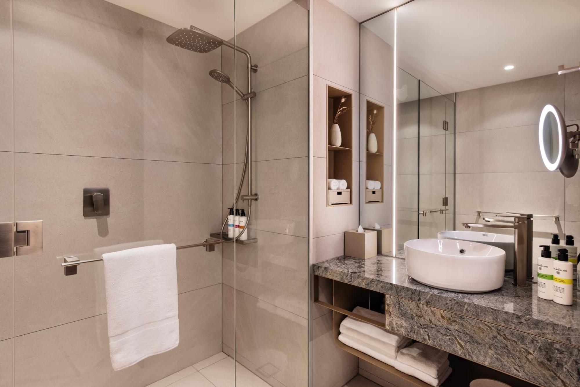 Pullman Auckland Airport Hotel Bagian luar foto