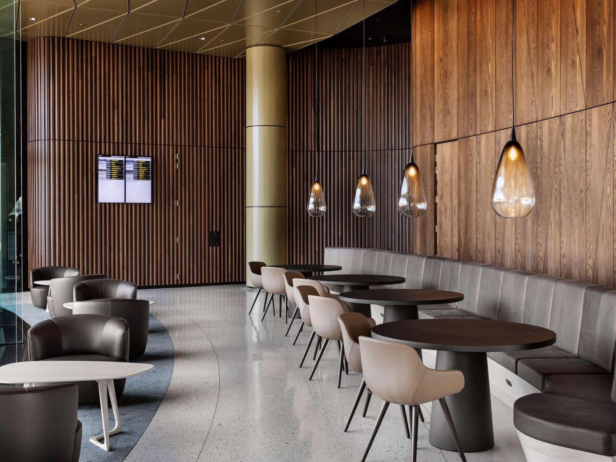 Pullman Auckland Airport Hotel Bagian luar foto The lounge at London Heathrow Airport