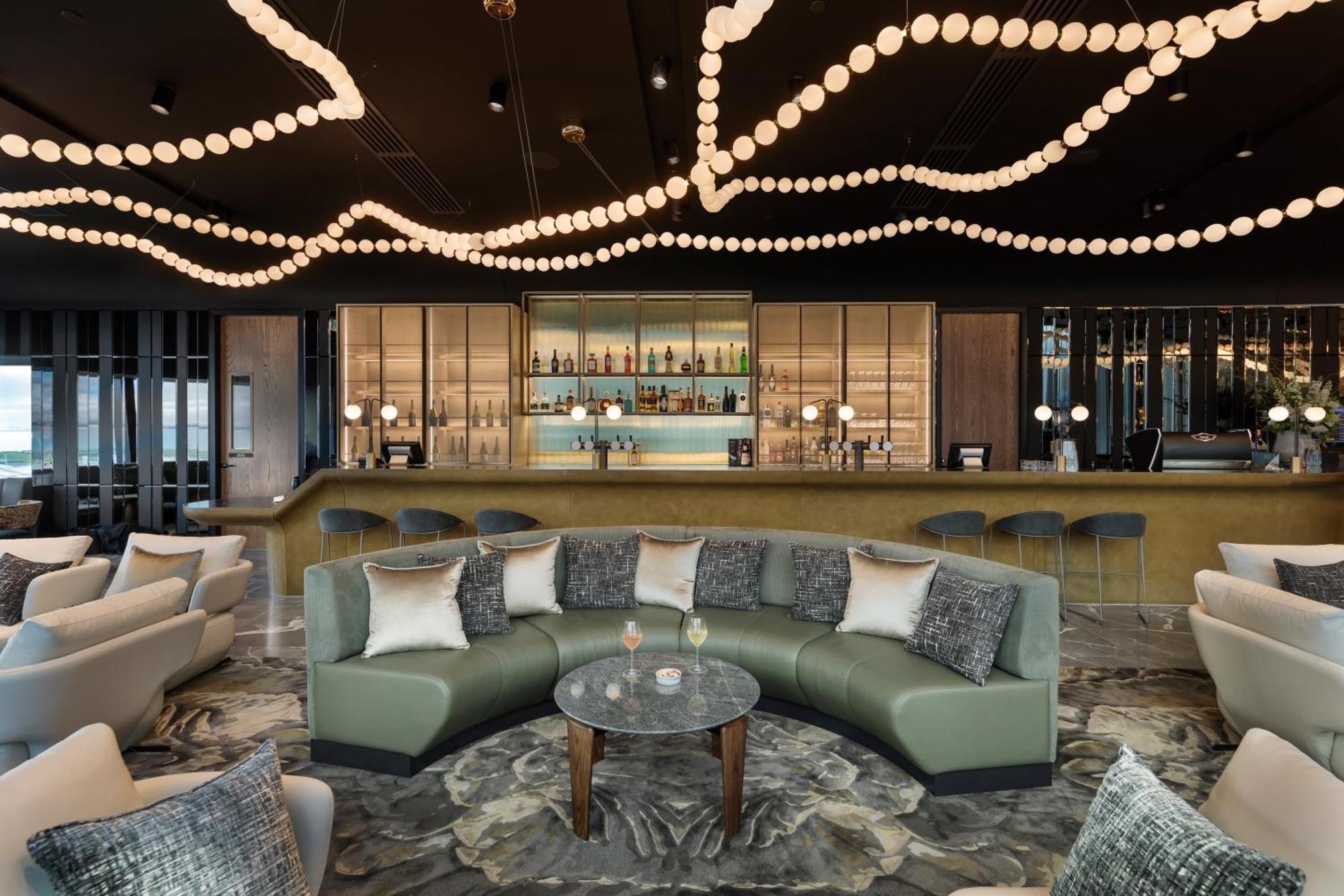 Pullman Auckland Airport Hotel Bagian luar foto The bar at the 101 lounge