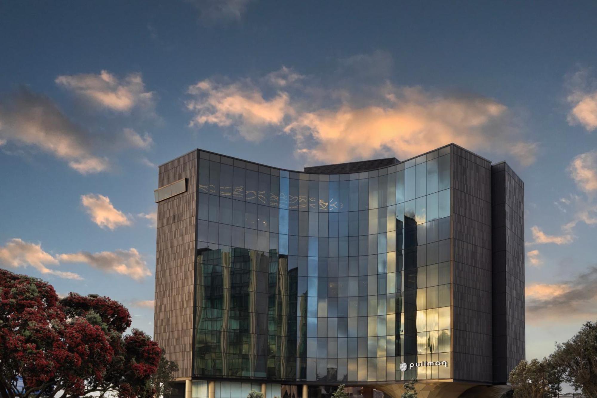 Pullman Auckland Airport Hotel Bagian luar foto The building of the National Museum of the Republic of Kosovo